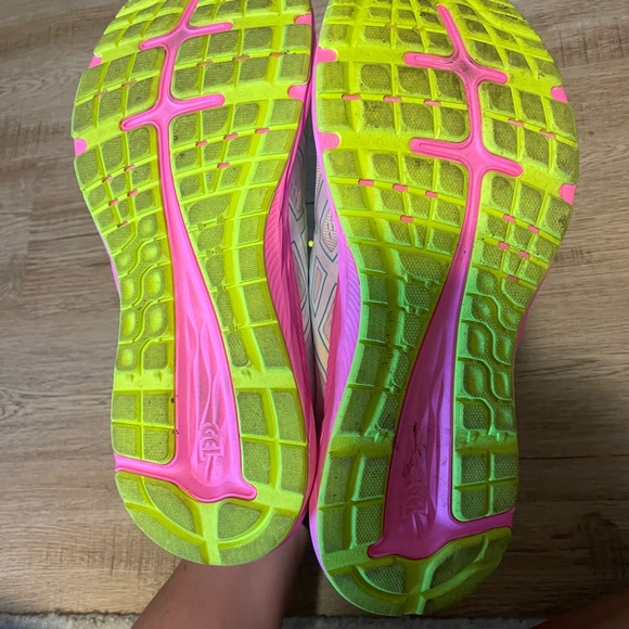 Neon ASICS - Picture 3 of 6